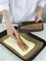 Приготовление блюда по рецепту - Форель, запеченная в слоеном тесте. Шаг 3