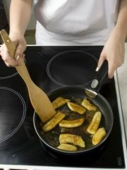 Приготовление блюда по рецепту - Клау пин (жареные бананы). Шаг 2