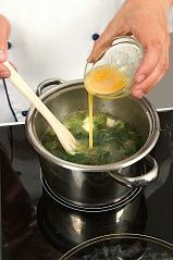 Приготовление блюда по рецепту - Борщ зеленый с крапивой. Шаг 3