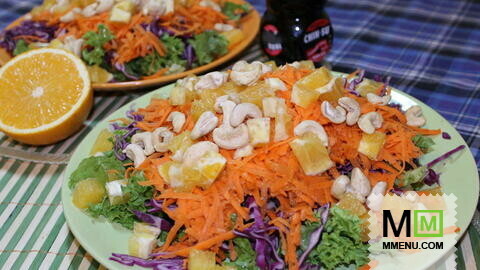 Азиатский салат с апельсинами и орехами кешью