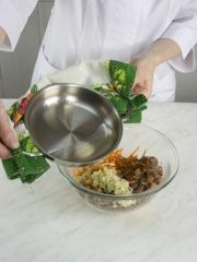 Приготовление блюда по рецепту - Салат из отварных субпродуктов с овощами. Шаг 6