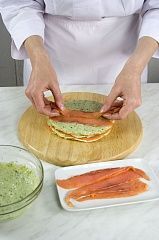 Приготовление блюда по рецепту - Торт бутербродный с копченой рыбой. Шаг 6