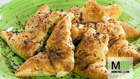 Слоеные пирожки с шоколадом и сливами Слоеные пирожки с шоколадом и сливами