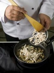 Приготовление блюда по рецепту - Кокот из курицы с грибами. Шаг 4