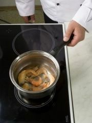 Приготовление блюда по рецепту - Фруктовое ассорти с креветками в ананасе. Шаг 4