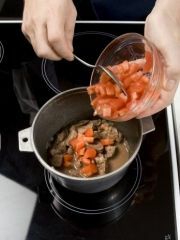Приготовление блюда по рецепту - Чашушули (говядина, тушенная с помидорами). Шаг 2