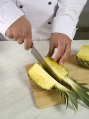 Приготовление блюда по рецепту - Фруктовое ассорти с креветками в ананасе. Шаг 1