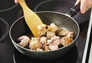 Приготовление блюда по рецепту - Паэлья со свининой и крольчатиной. Шаг 3