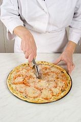 Приготовление блюда по рецепту - Пицца с брезаолой. Шаг 5