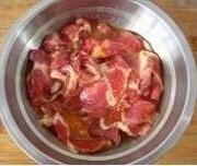 Приготовление блюда по рецепту - Жареная свинина в томате(гулаожу). Шаг 2