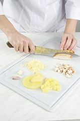 Приготовление блюда по рецепту - Тарталетки с начинкой из курицы с ананасом. Шаг 2