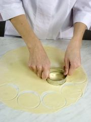 Приготовление блюда по рецепту - Кутабы (пирожки с зеленью). Шаг 4