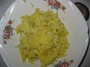 Приготовление блюда по рецепту - Картофельные биточки с сыром и зеленым луком. Шаг 1