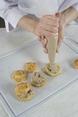Приготовление блюда по рецепту - Заварные булочки с кремом из утки. Шаг 4