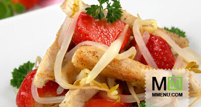 Салат с курицей и клубникой Салат с курицей и клубникой