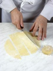 Приготовление блюда по рецепту - Хамраши (Суп-лапша с фрикадельками и фасолью). Шаг 4