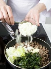 Приготовление блюда по рецепту - Лазанья с бараниной. Шаг 1