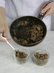 Приготовление блюда по рецепту - «Сусамыр» (закуска из печени птицы). Шаг 4