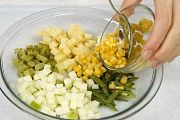 Приготовление блюда по рецепту - Салат картофельный с маринованными огурчиками. Шаг 7