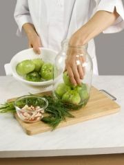 Приготовление блюда по рецепту - Зеленые помидоры соленые. Шаг 3