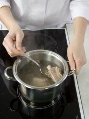 Приготовление блюда по рецепту - Мясной бульон (3). Шаг 1