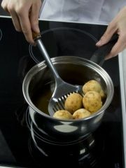 Приготовление блюда по рецепту - Иримчик боорсок (творожные шарики). Шаг 6