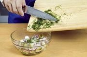 Приготовление блюда по рецепту - Пикантные свиные ребрышки с картофельным салатом. Шаг 16