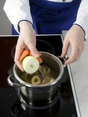 Приготовление блюда по рецепту - Холодец из телячьих ножек. Шаг 2