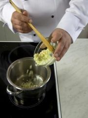 Приготовление блюда по рецепту - Пасхальный суп со свеклой. Шаг 1