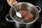 Приготовление блюда по рецепту - Салат картофельный с маринованными огурчиками. Шаг 1