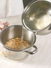 Приготовление блюда по рецепту - Суп из фасоли с грибами. Шаг 1