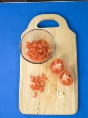 Приготовление блюда по рецепту - Оладьи из помидоров. Шаг 1