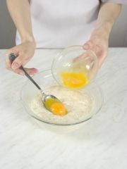 Приготовление блюда по рецепту - Пирожки с луком и яйцом. Шаг 1