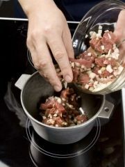 Приготовление блюда по рецепту - Чашушули (говядина, тушенная с помидорами). Шаг 1