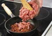 Приготовление блюда по рецепту - Мясной киш (2). Шаг 4