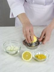 Приготовление блюда по рецепту - Макрель жареная с медово-лимонным соусом. Шаг 2