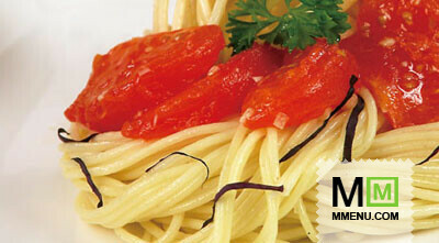 Спагетти с помидорами и чесноком