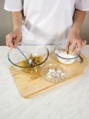 Приготовление блюда по рецепту - Орехи в меду. Шаг 3