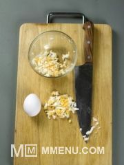 Приготовление блюда по рецепту - Закуска из ветчины с яйцом и творогом. Шаг 1