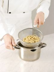Приготовление блюда по рецепту - Макароны с грибами (2). Шаг 3
