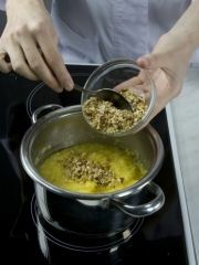 Приготовление блюда по рецепту - Суджук (каша из кукурузной крупы). Шаг 6
