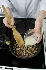 Приготовление блюда по рецепту - Волованы с утиной печенкой и лисичками. Шаг 2