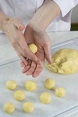 Приготовление блюда по рецепту - Печенье «Ежики». Шаг 1