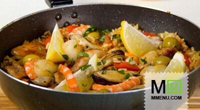 Паэлья с курицей и морепродуктами Паэлья с курицей и морепродуктами