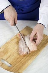Приготовление блюда по рецепту - Тушеная рыба с морковью. Шаг 1