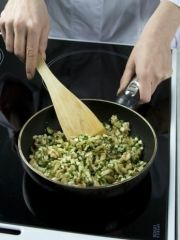 Приготовление блюда по рецепту - Баклажаны с чесночной начинкой. Шаг 4