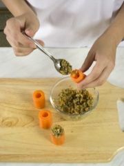 Приготовление блюда по рецепту - Морковь с ореховым фаршем. Шаг 3