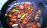 Приготовление блюда по рецепту - отбивные жаренные с морковью. Шаг 6