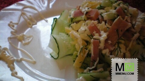 Салат с ветчиной и шпинатом