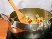 Приготовление блюда по рецепту - Острый суп с морепродуктами. Шаг 3